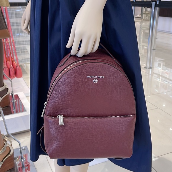 Michael Kors Women's Valerie Medium Pebbled Leather Backpack
NWT - Picture 15 of 16